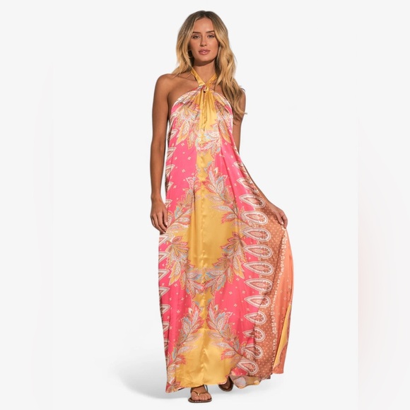 ELAN Dresses & Skirts - ELAN Gorgeous Print Halter Maxi dress in pink bali print - L